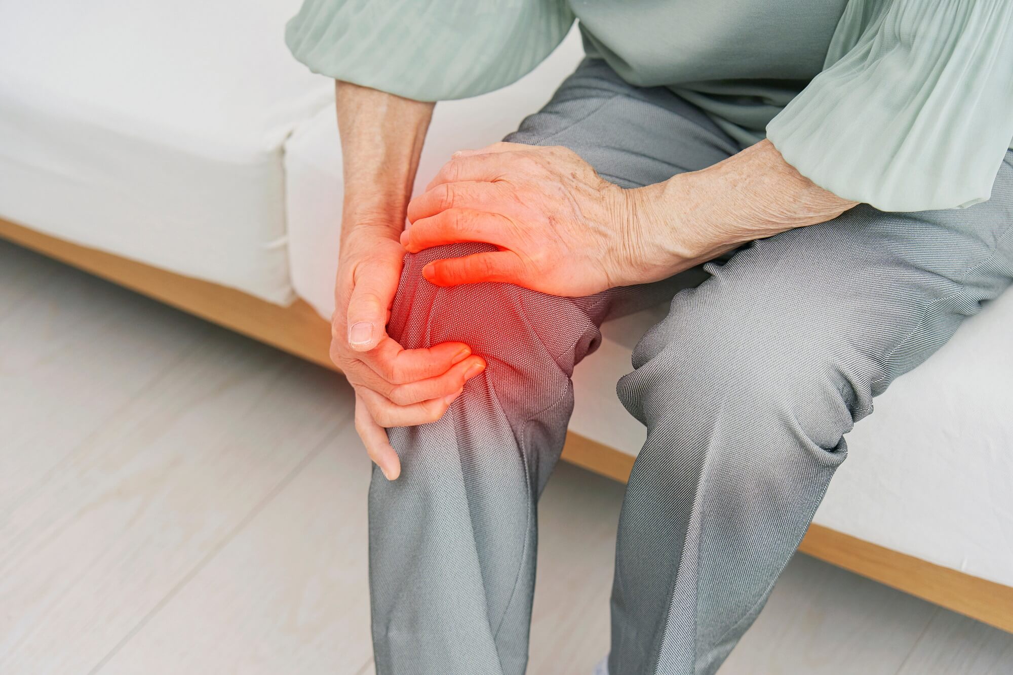膝の痛みを改善する方法（50代以上の女性向け） 画像