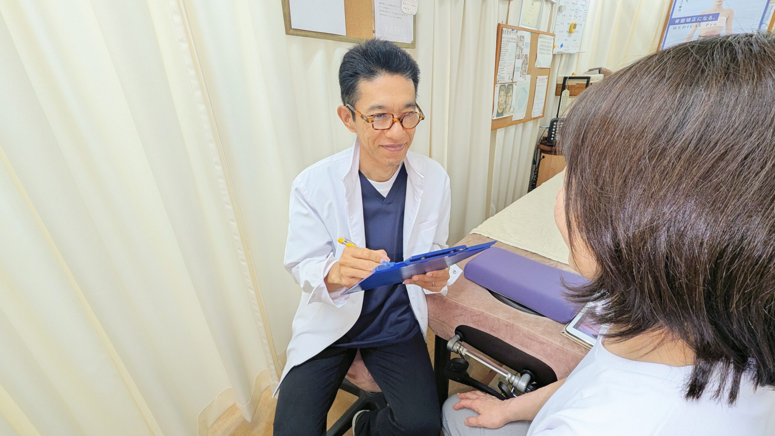 映画館やカフェで座った後、動き出すと膝や腰が痛い理由｜武蔵小杉で聞く「動き始め」のこわばりとは 画像